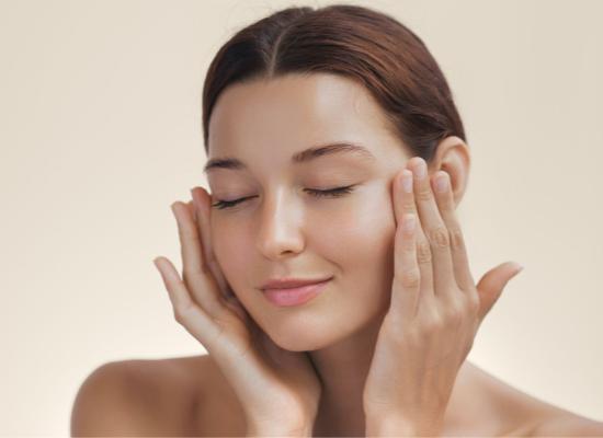 Glass Skin : comment obtenir naturellement une peau lumineuse et parfaite