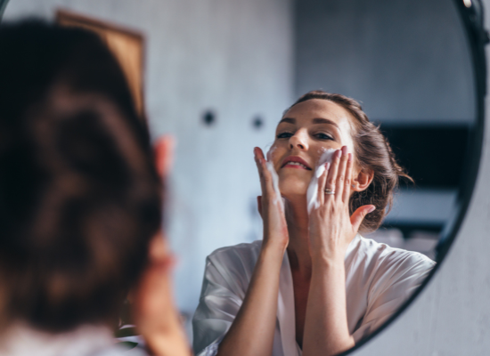 Moet u uw gezicht echt ’s ochtends én ’s avonds wassen?