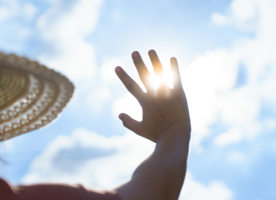 Le vieillissement thermique : pourquoi la chaleur (et pas seulement les UV) fait vieillir votre peau